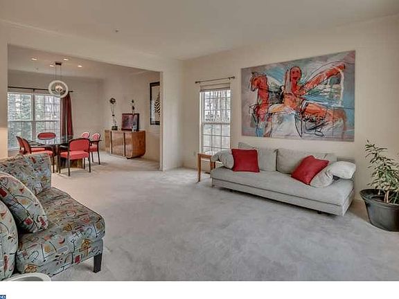 4th image of 2722 Harvard Dr