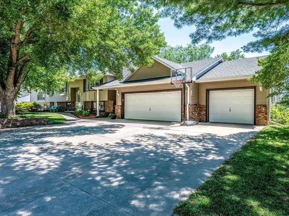 401 Maple Dr, Treynor, IA 51575