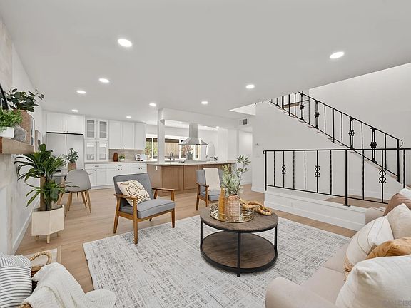 3rd image of 6243 Lake Lomond Dr