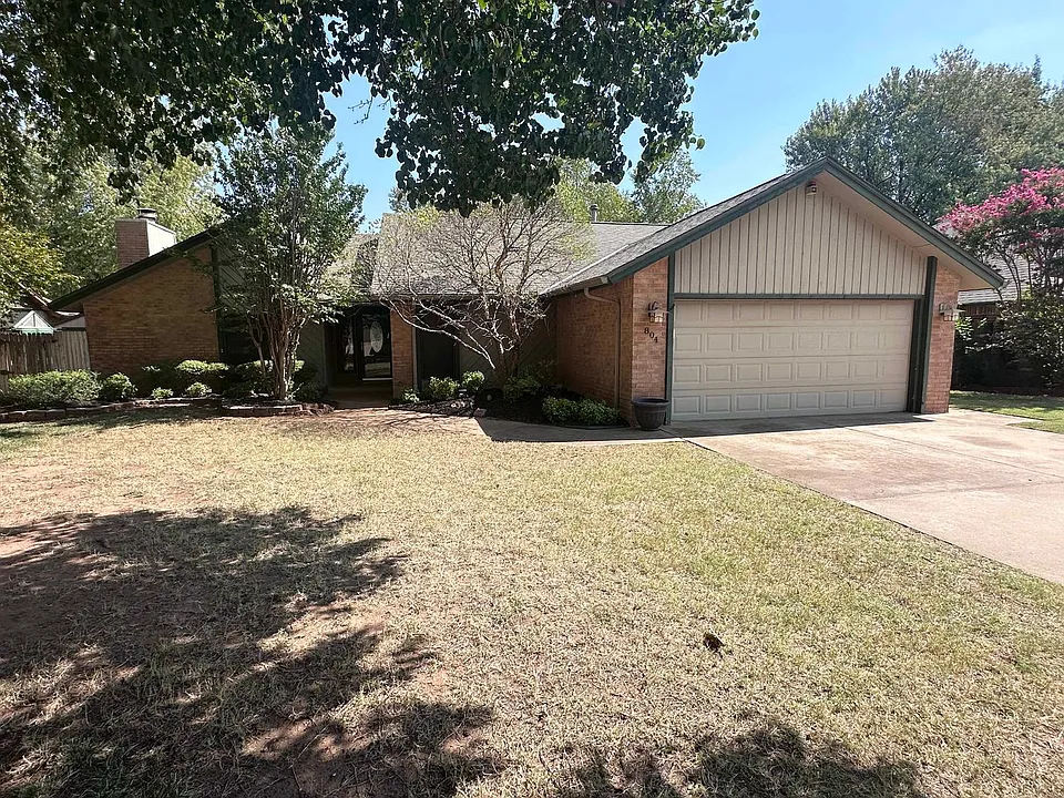804 Lakeside Cir