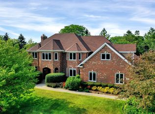 51 Park View Ln, Hawthorn Woods, IL 60047
