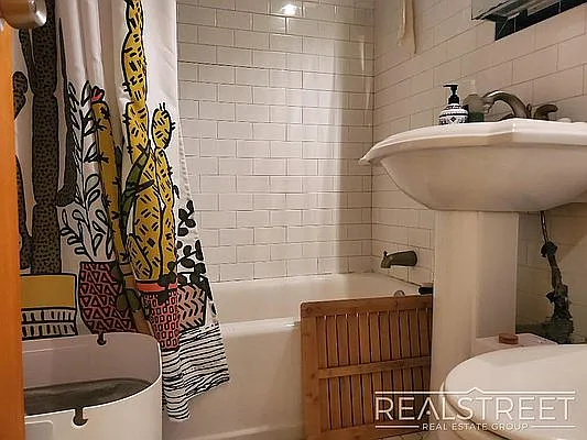 Rented by Real Street Inc | media 4