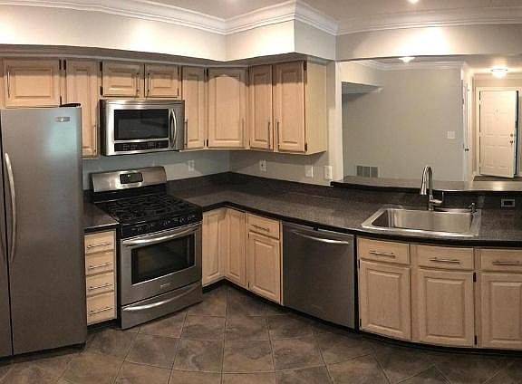 5th image of 12245 Fairfield House Dr APT 400
