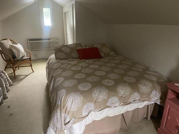 3rd floor bonus room. Separate heat and a.c.