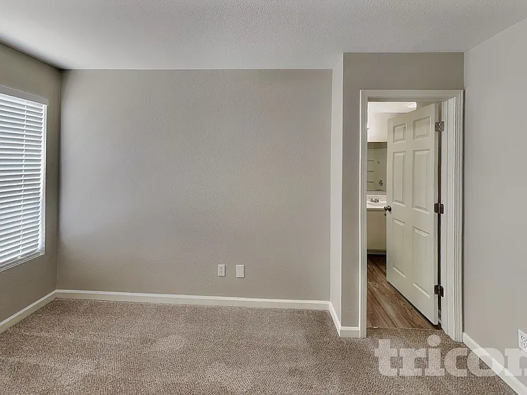 758 Sinclair Dr — Photo 8