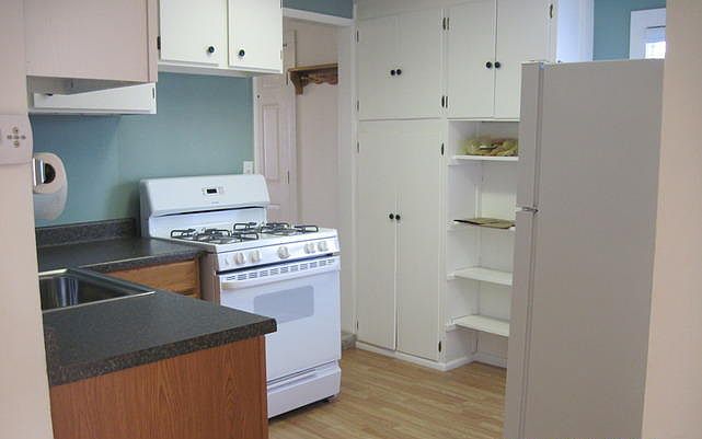 2nd image of 556 E 23rd St