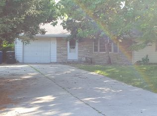 4702 SW 6th St, Des moines, IA 50315