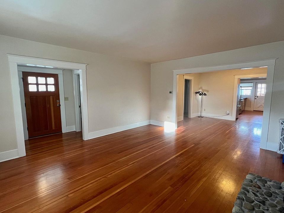 1st image of 4315 N 32nd St