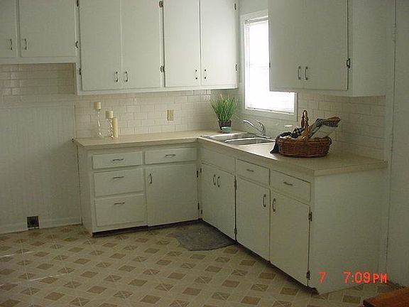 3rd image of 129 Beach St