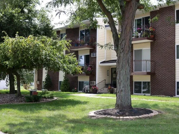 121 N West St APT 22, Crown Pt, IN 46307