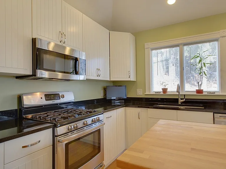 69 Eleanor St — Photo 10