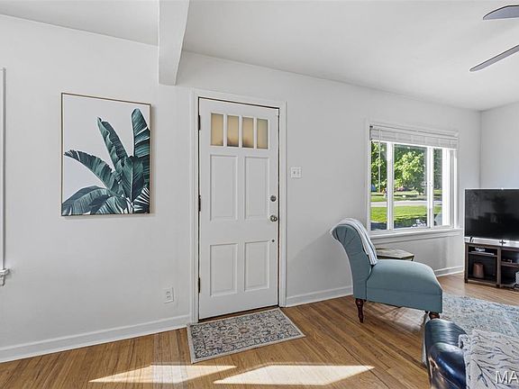 3rd image of 9233 Southview Ln