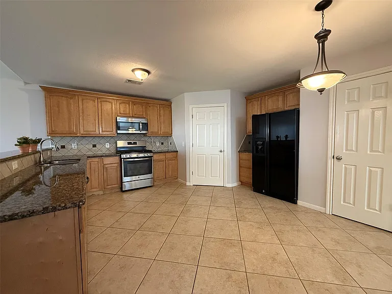 5935 Wildbriar Ln — Photo 6