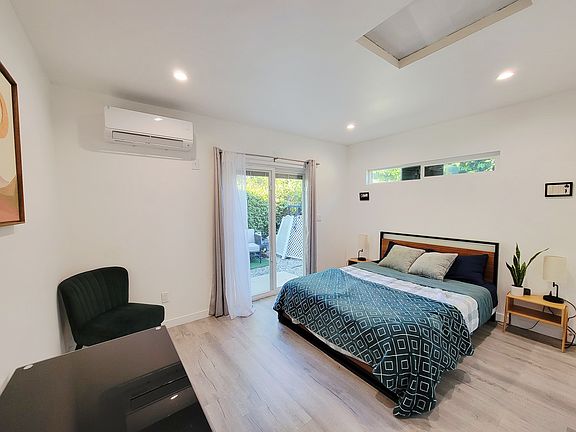 3rd image of 4046A McLaughlin Ave