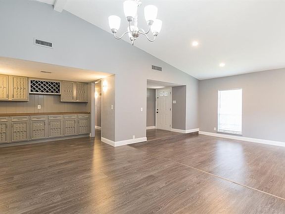 4th image of 4817 Sprucewood Ln