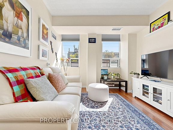 2nd image of 7398 Yonge St #107