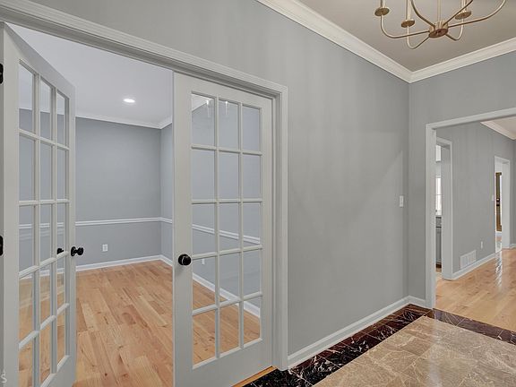 4th image of 315 Bradford Way