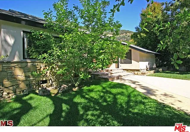2001 Coldwater Canyon Dr — Photo 17