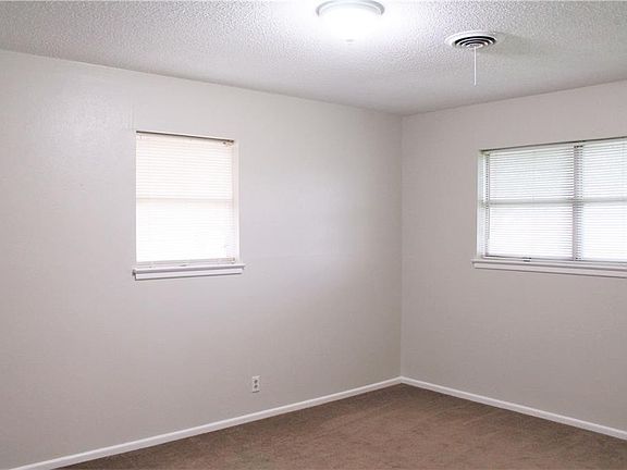 5th image of 420 Hillside Dr