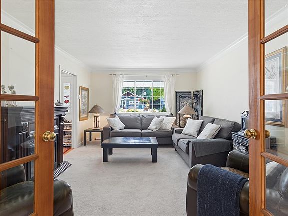 4th image of 3961 Dunsmuir St