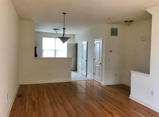 20 Parakat Rd, Parlin, NJ 08859