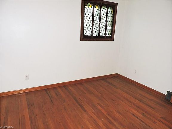 4th image of 13325 Astor Ave