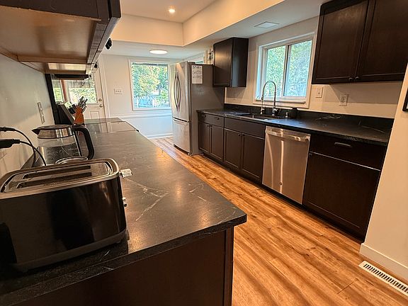 3rd image of 621 S Freya St