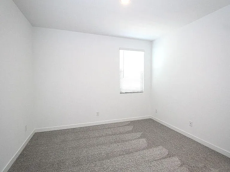 4427 N 94th Dr — Photo 38