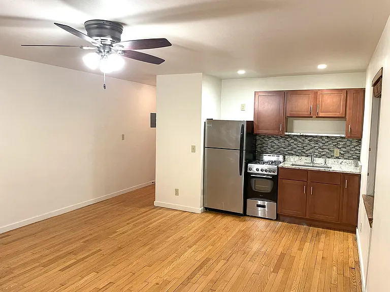 Virginia Apartments — Photo 15
