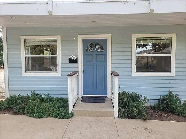 17205 Oak Rd #B — Photo 2
