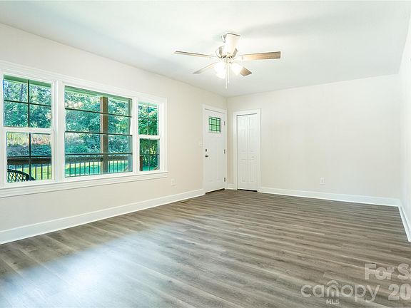 3rd image of 3080 Whitesides Rd