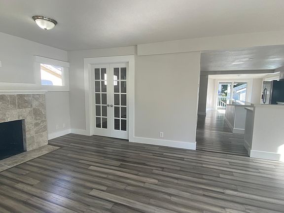 pic of den and kitchen from family room