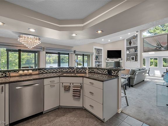 4th image of 211 Lake Terrace Dr