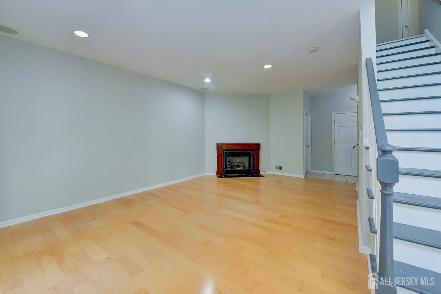 2 bed, 2.5 bath, $3,000 — Photo 4