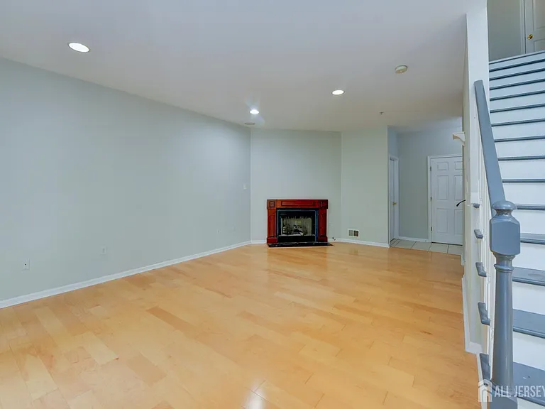 34 Forest Dr — Photo 4