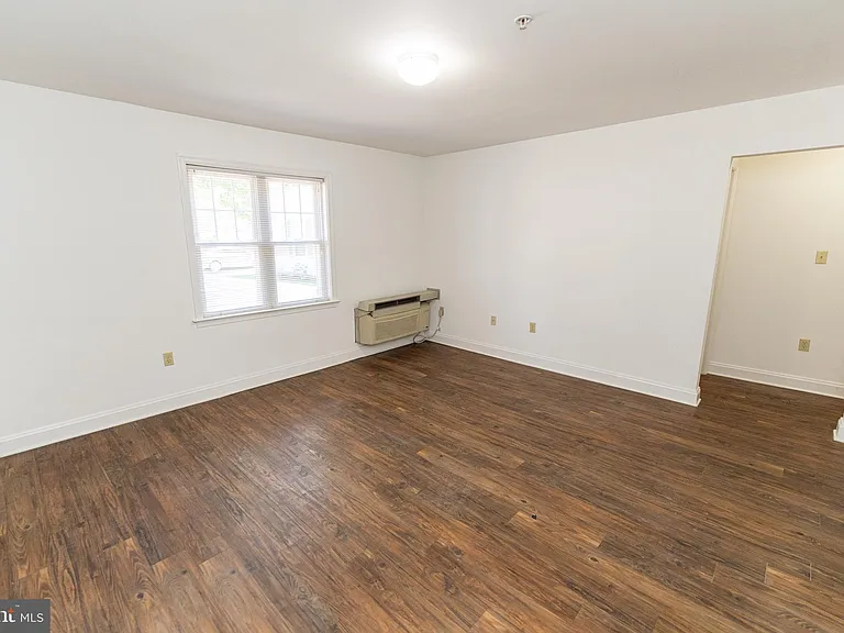 802 Travers St #4 — Photo 12