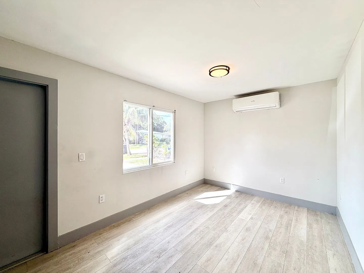New Construction 2 Bedroom/ 2 Bathroom Duplex with Private Yard and Driveway — Photo 3