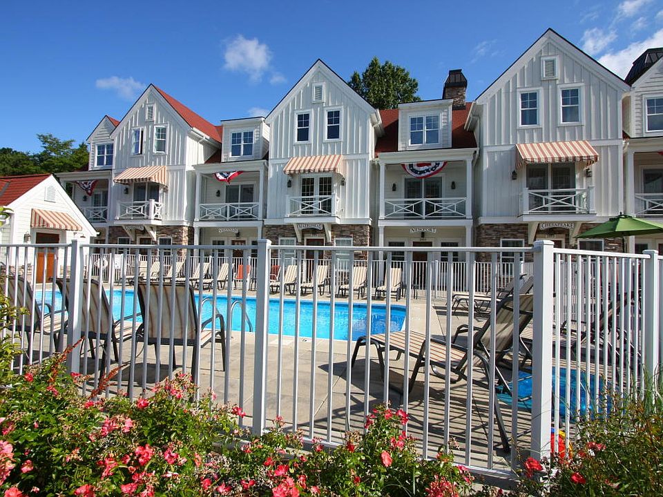 1st image of 2057 Lake St #6C