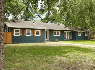 621 E Hackberry St, Seguin, TX 78155