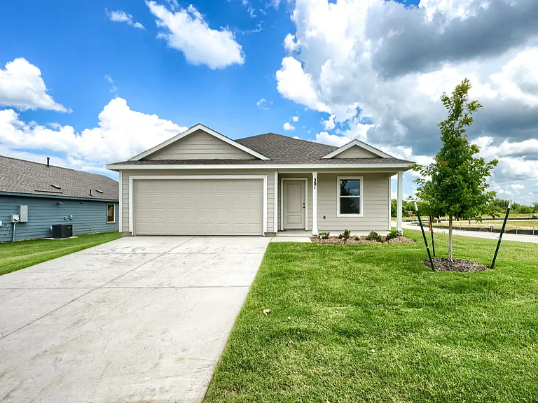 201 Cattail Ln — Photo 3