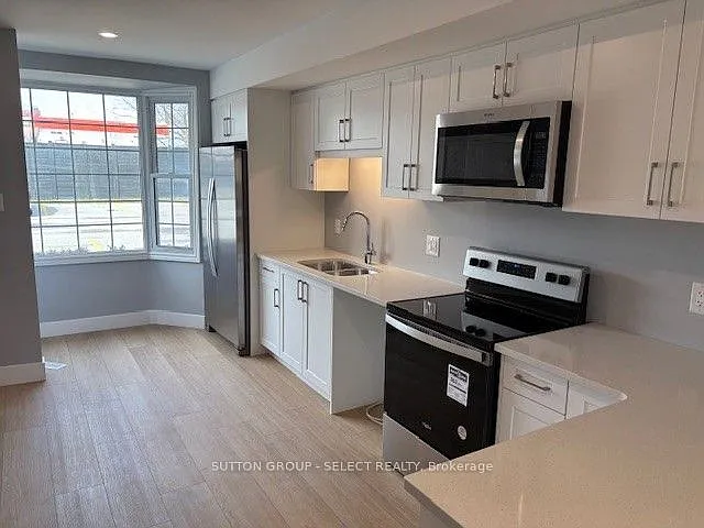 1183 Oxford St W — Photo 2