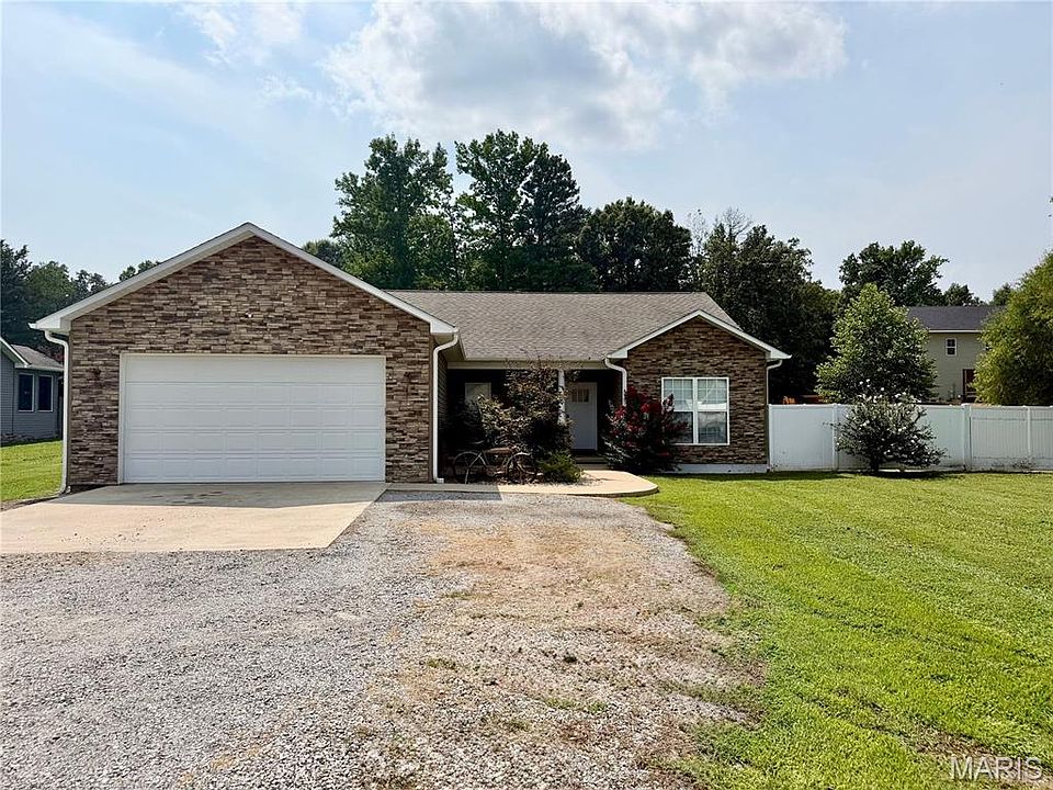 1st image of 215 Crooked Pine Ln