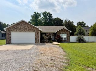 215 Crooked Pine Ln, Poplar Bluff, MO 63901