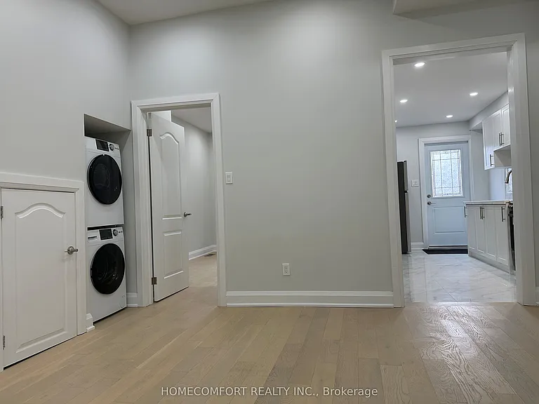 211 Osler St #MAIN FLOOR — Photo 13