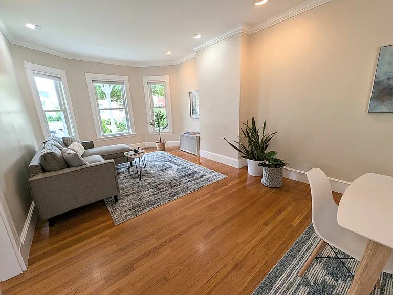 106 Franklin St — Photo 4
