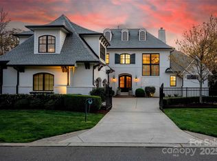 804 Huntington Park Dr, Charlotte, NC 28211
