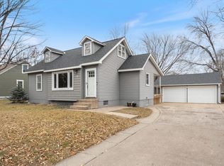 10 Pine Dr, Circle Pines, MN 55014