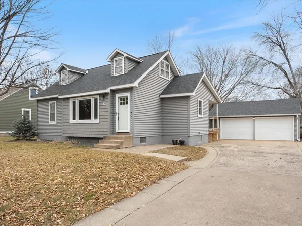 10 Pine Dr, Circle Pines, MN 55014