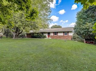 9900 Flagstone Dr, Cedarburg, WI 53012