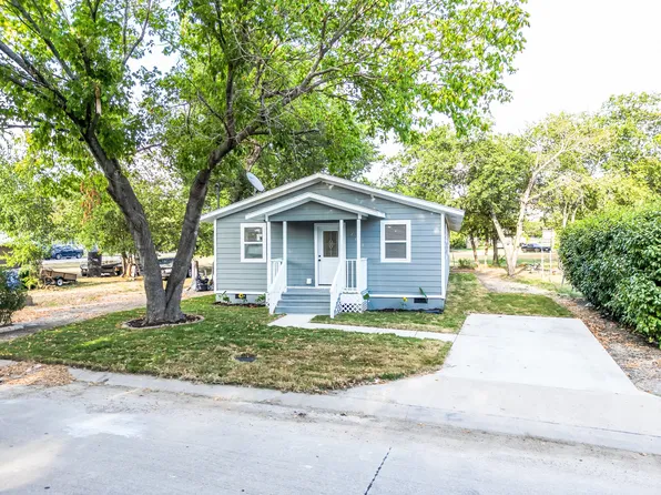 103 Munchus St, Waxahachie, TX 75165